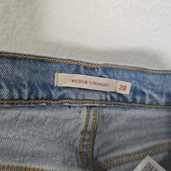 Levi's Premium Wedgie Straight Jeans Size 28 Medium Wash Distressed Button Fly - Picture 9 of 11